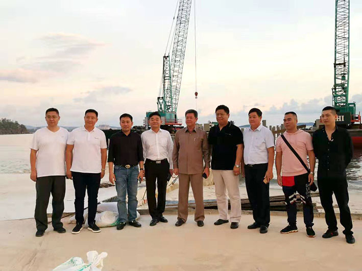 柬埔寨西哈努克港省長郭宗朗一行視察西湖度假酒店碼頭工程項目